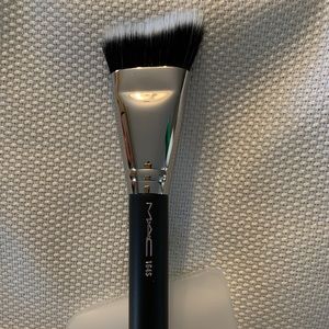 MAC Brush